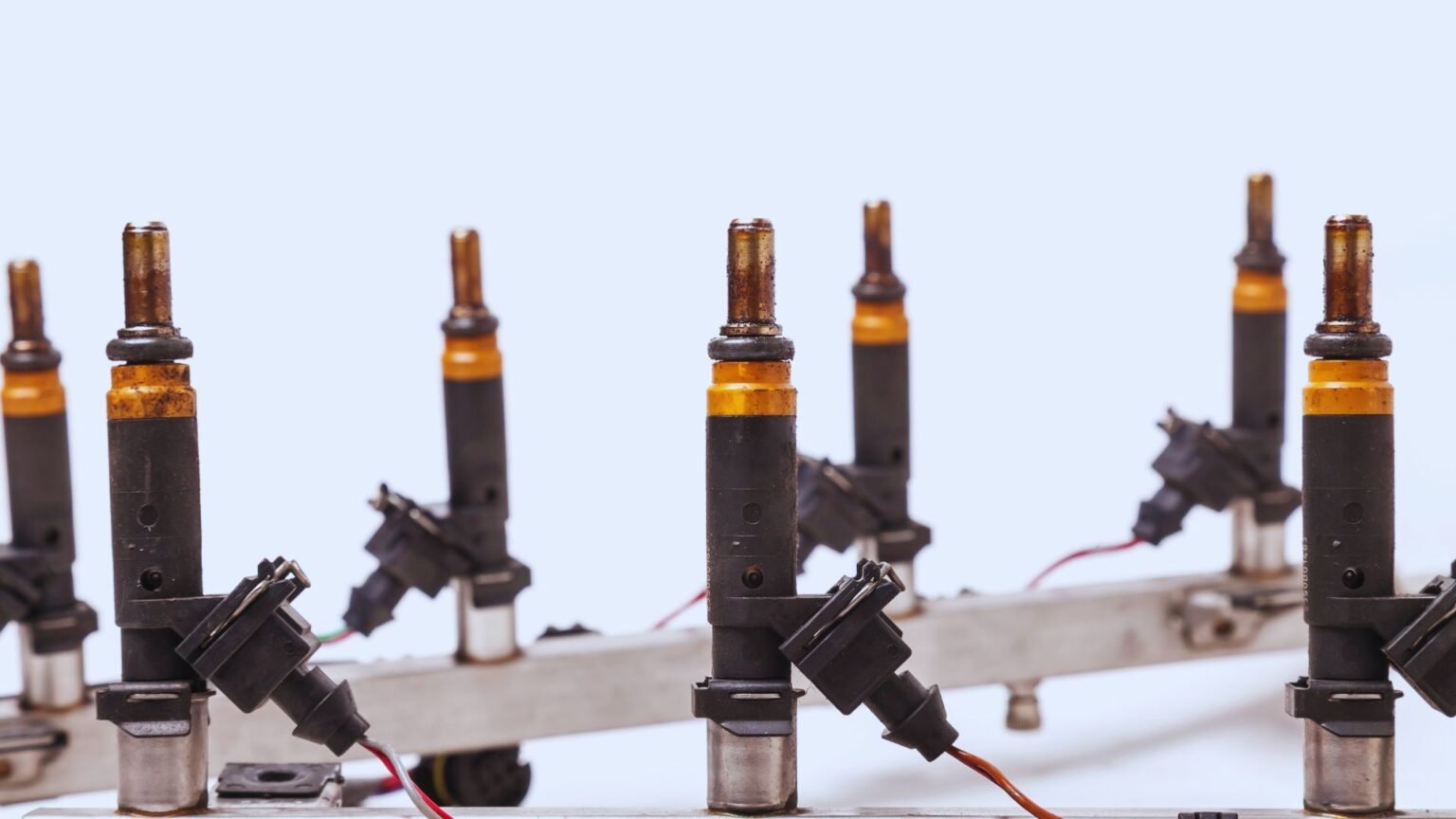 Liquid Engine Injectors How to Test, Clean, and Replace Fuel Injectors for Engine Performance ...