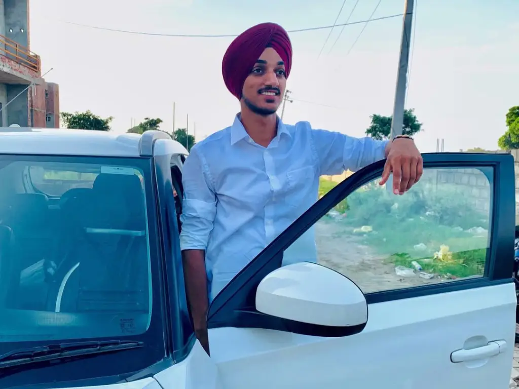 Arshdeep Singh with car
